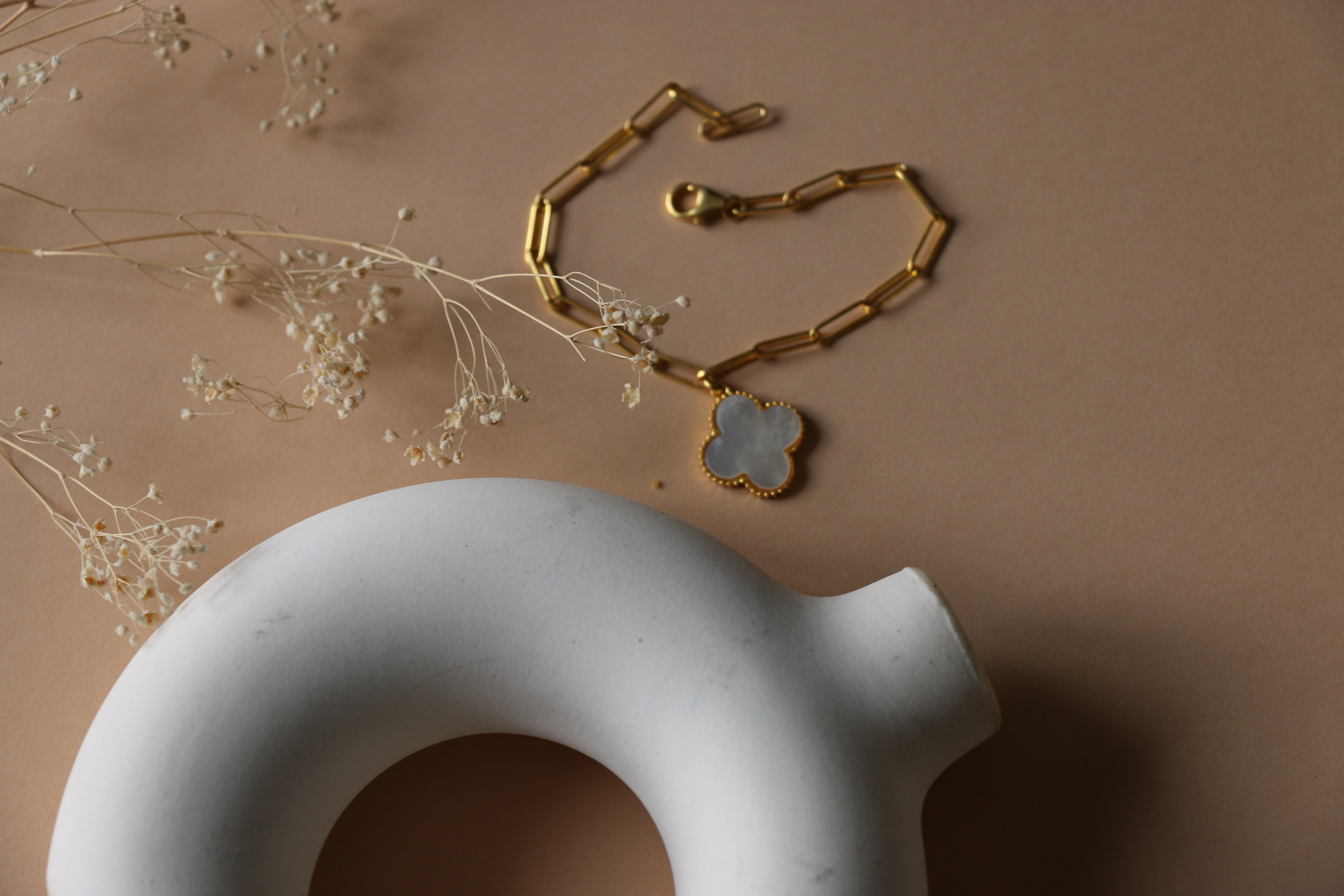 Mop clover clip chain bracelet