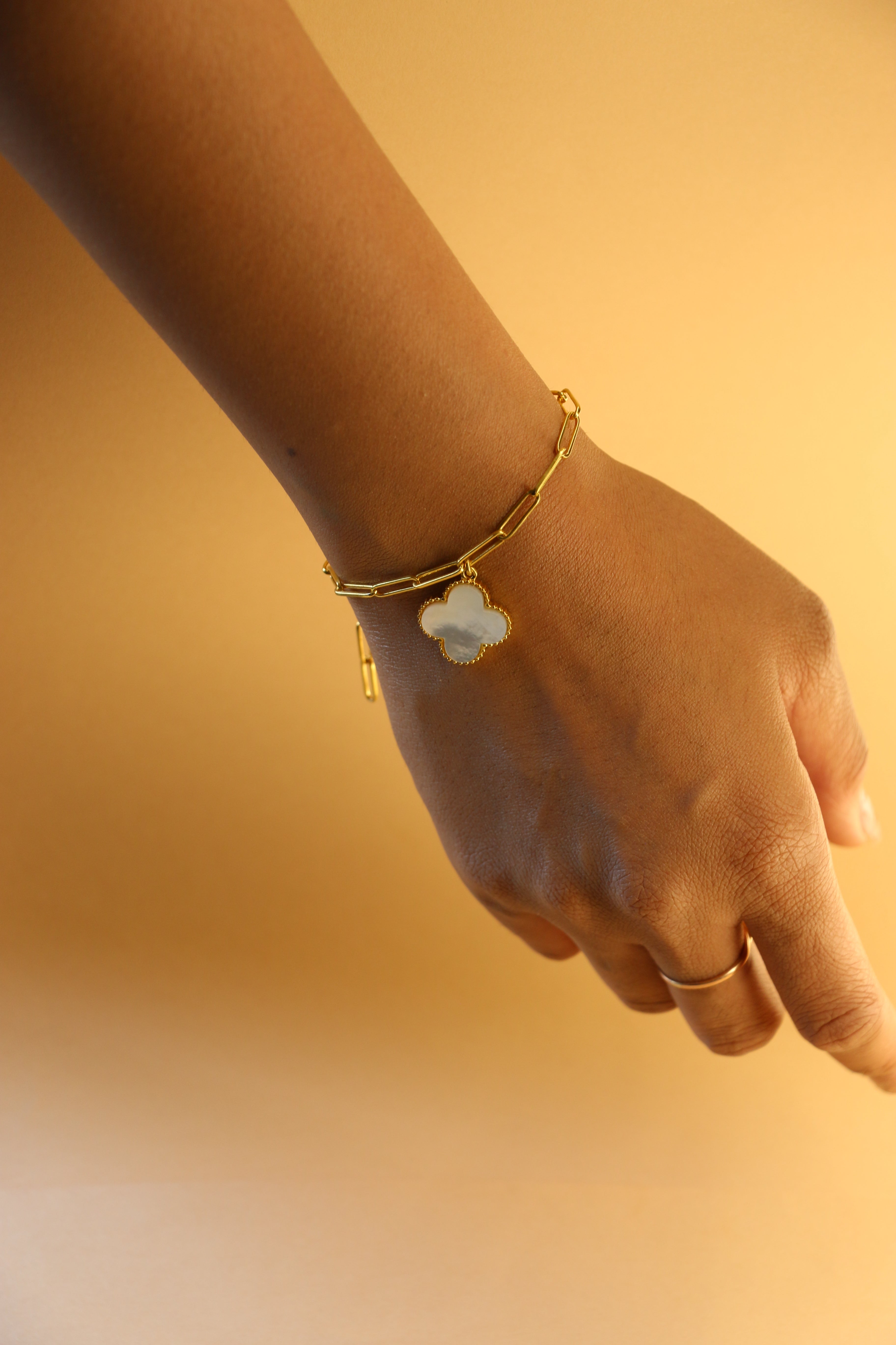 Mop clover clip chain bracelet