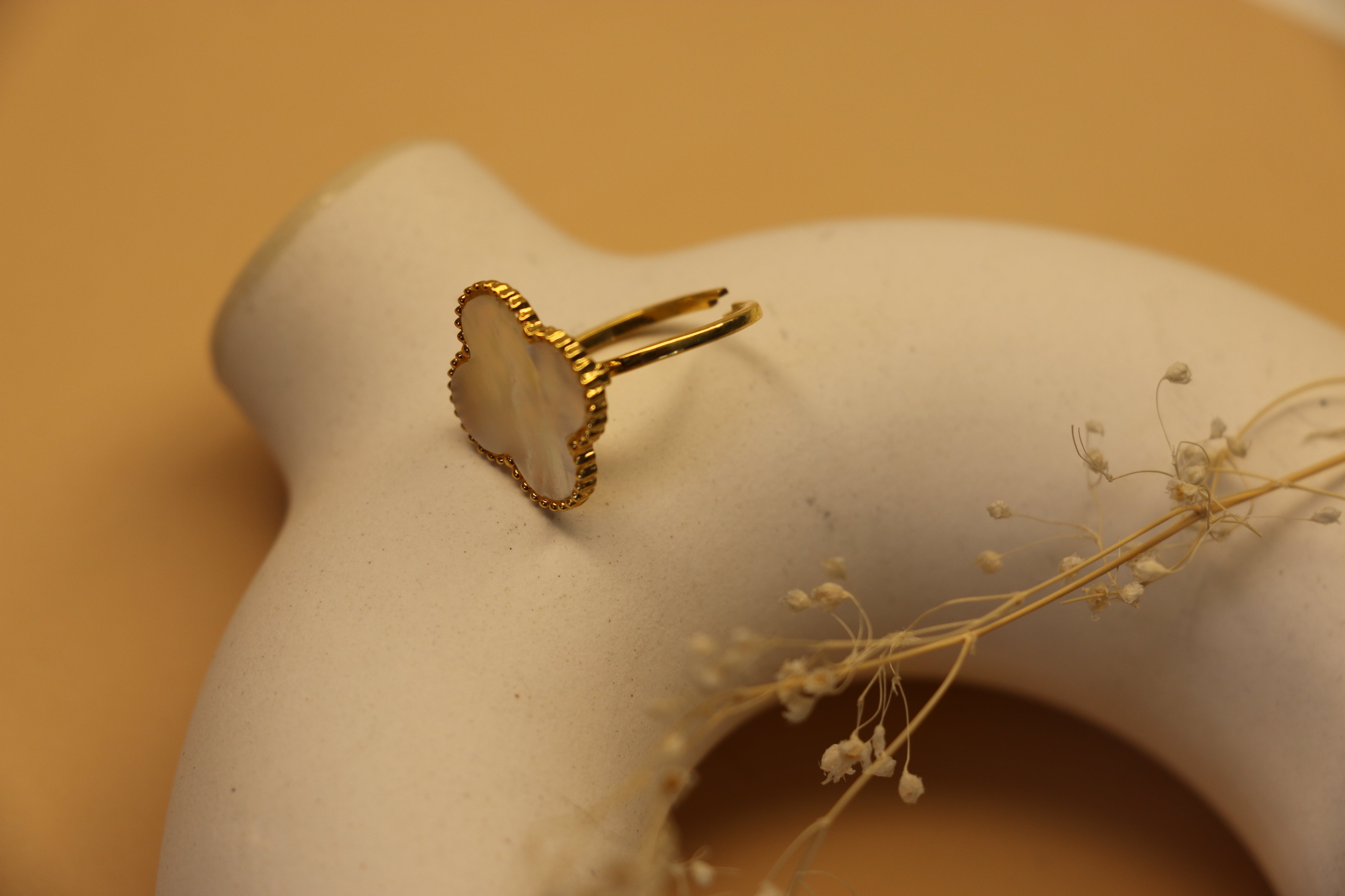 Mop clover adjustable ring