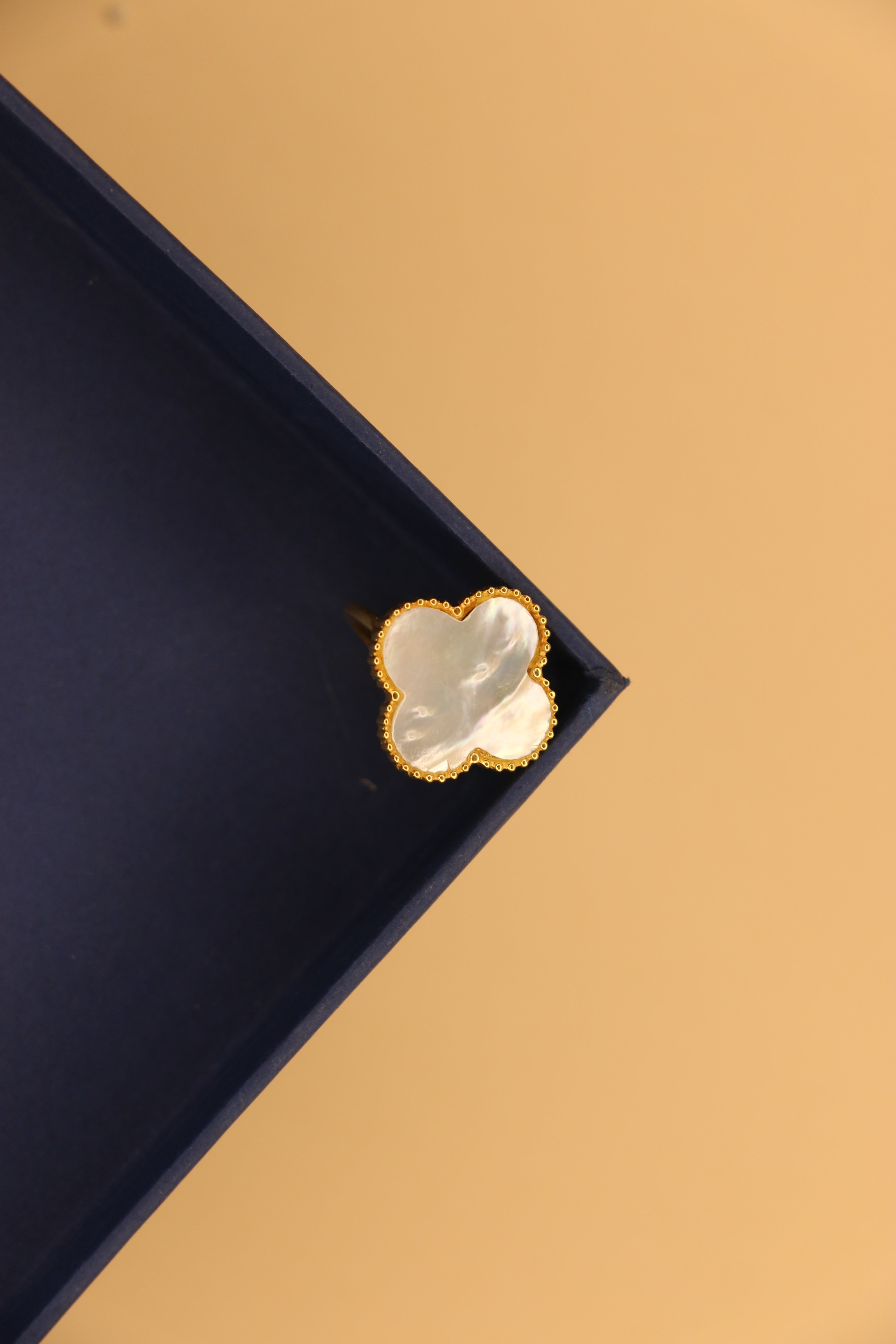 Mop clover adjustable ring