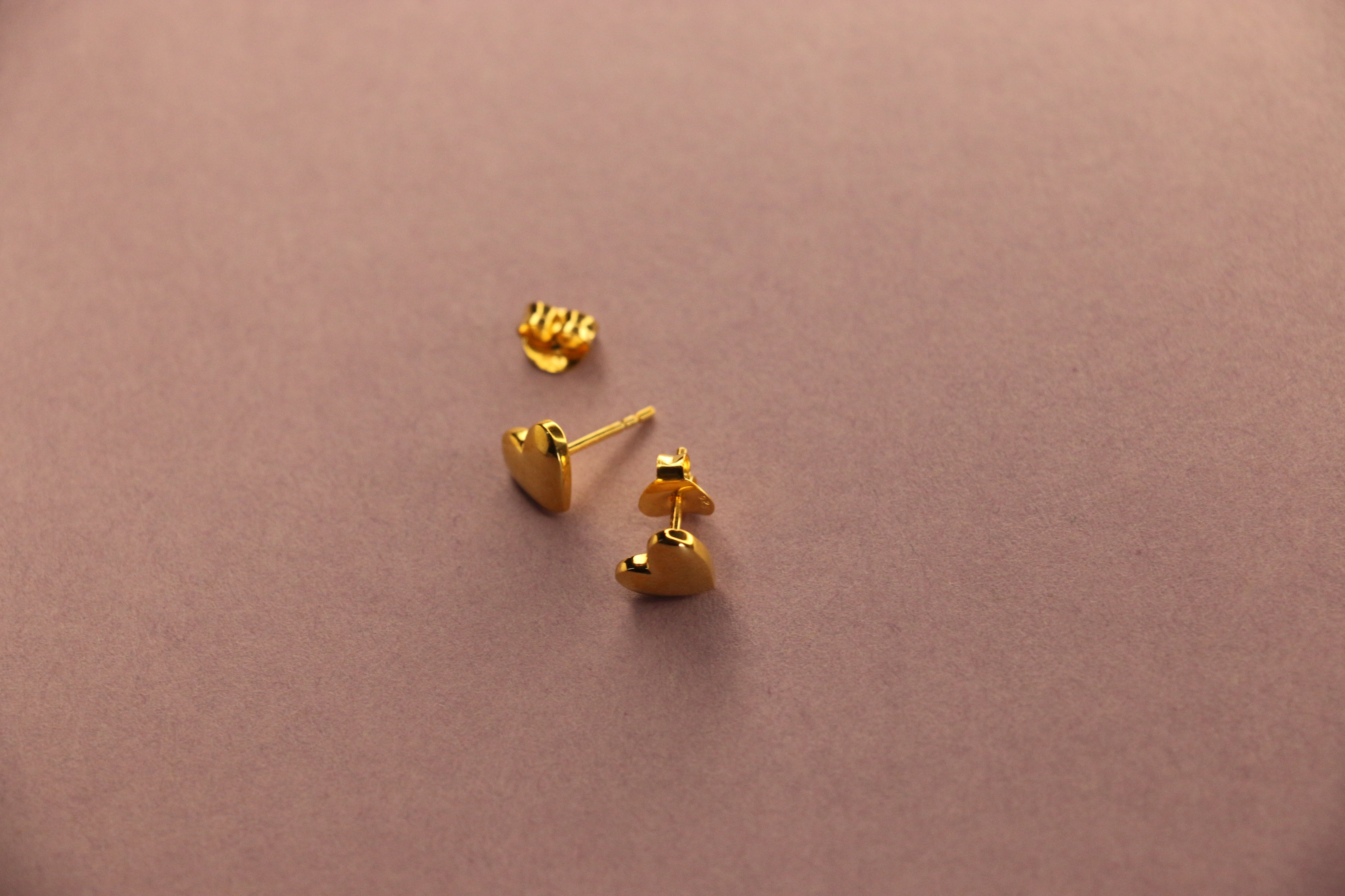 Glossy heart ear studs
