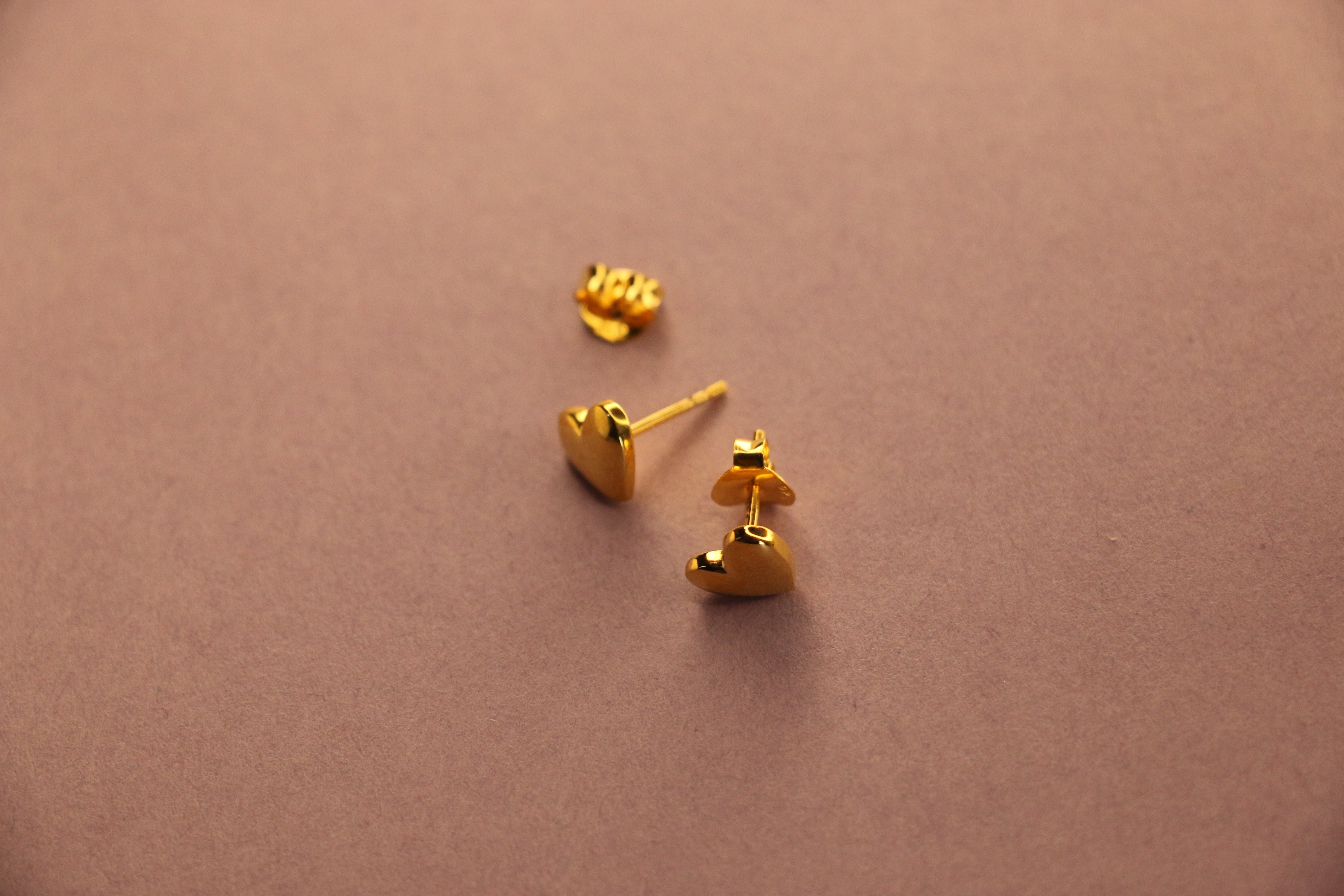 Glossy heart ear studs