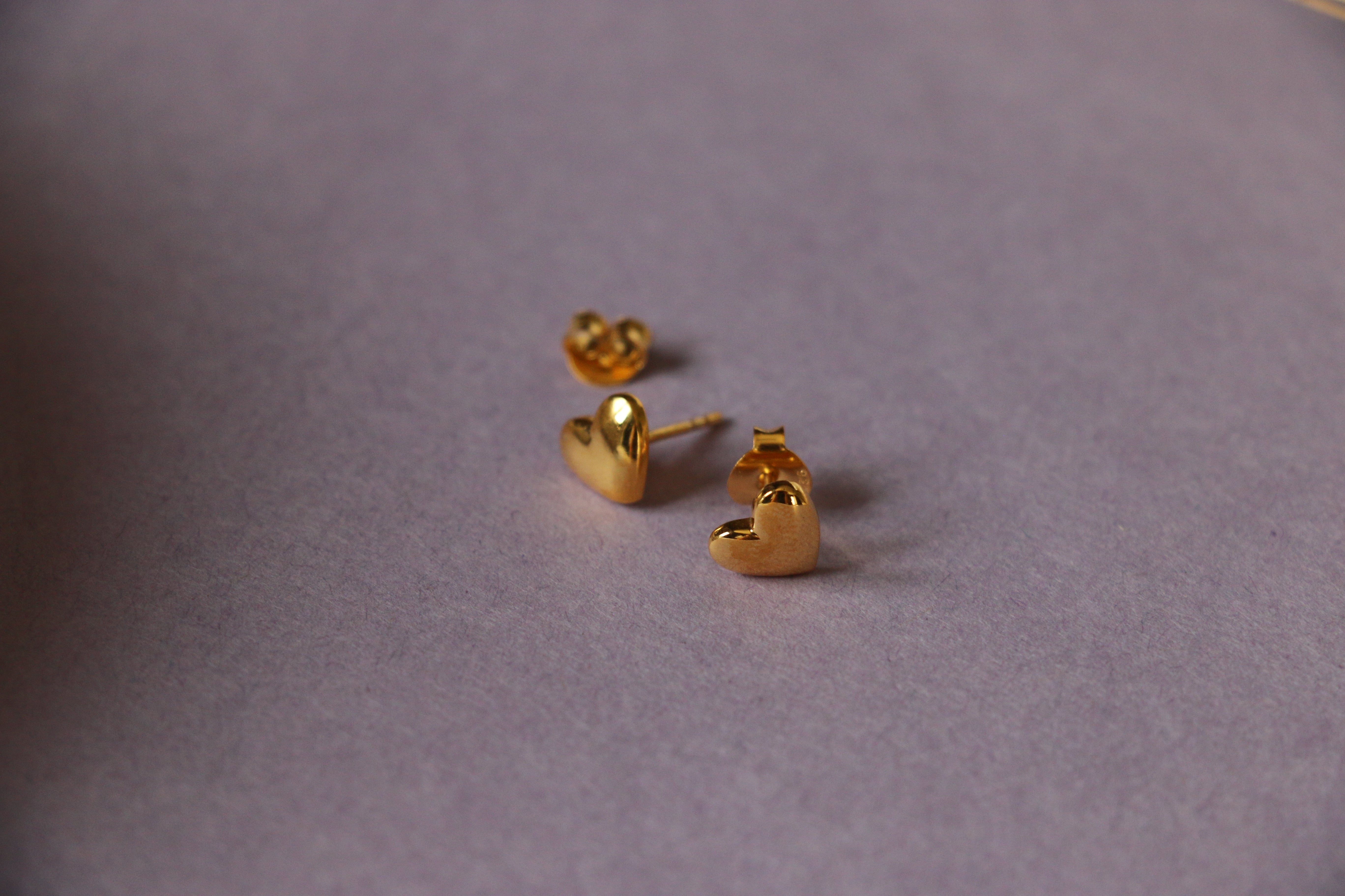 Glossy heart ear studs