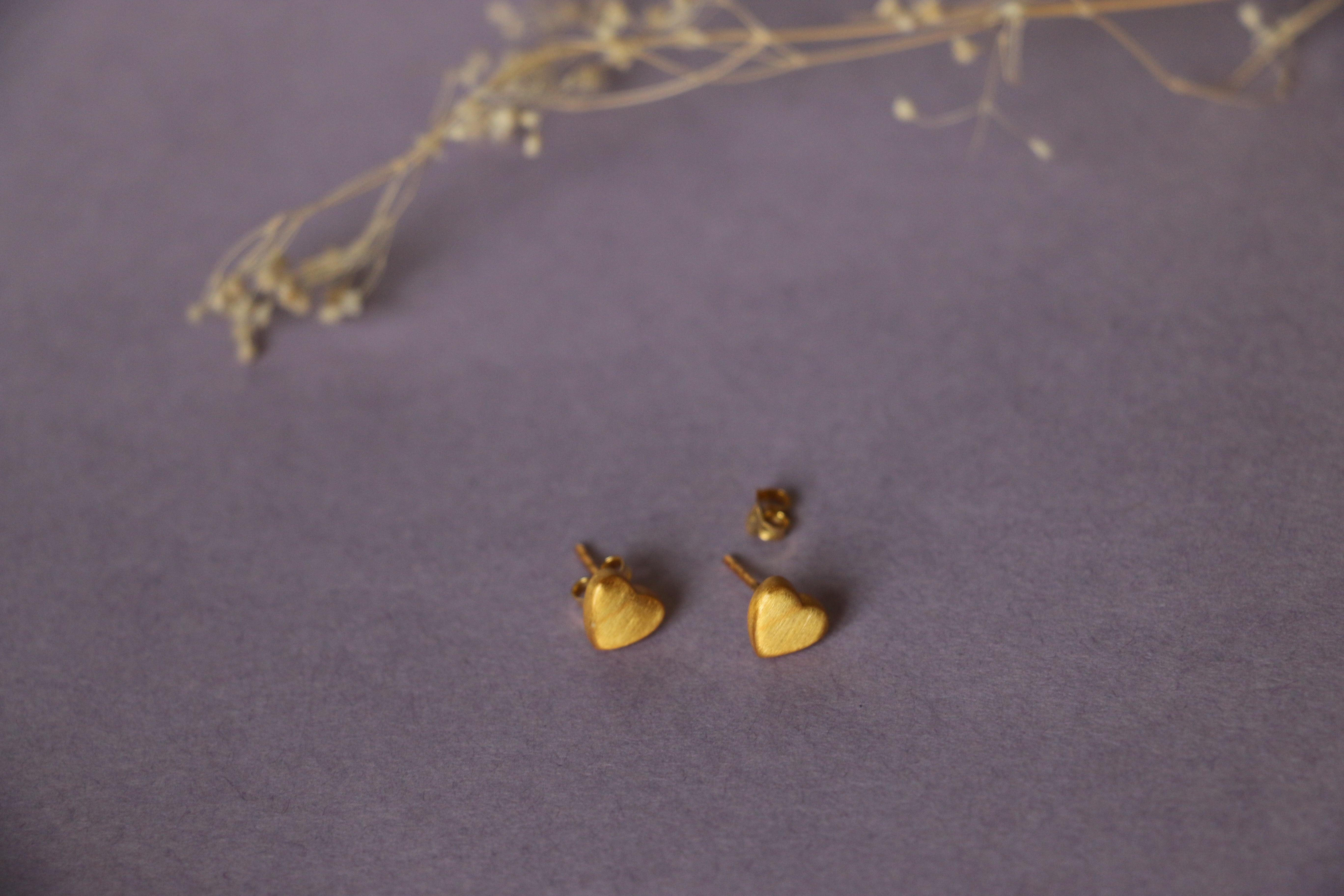 Matte heart ear studs