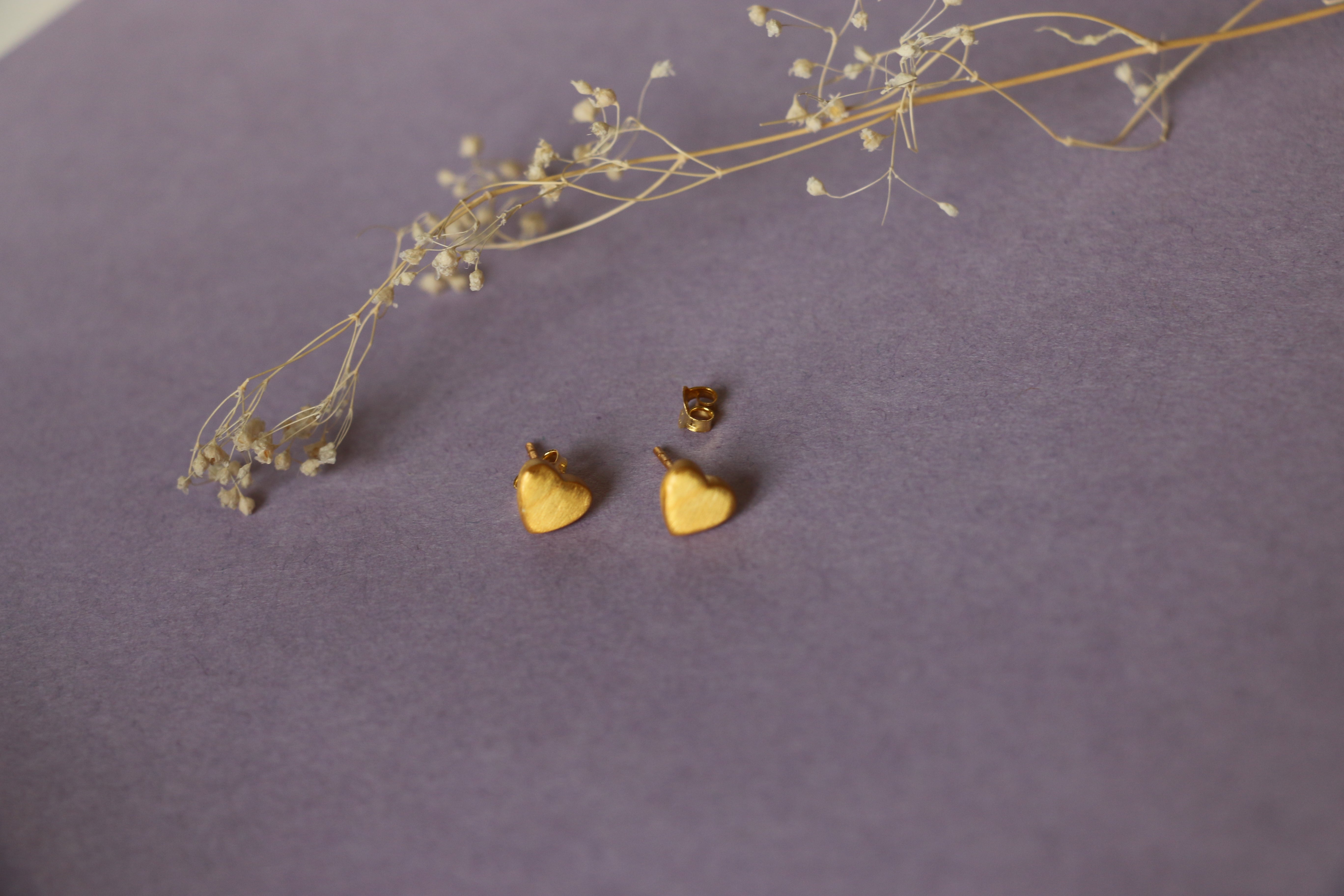 Matte heart ear studs