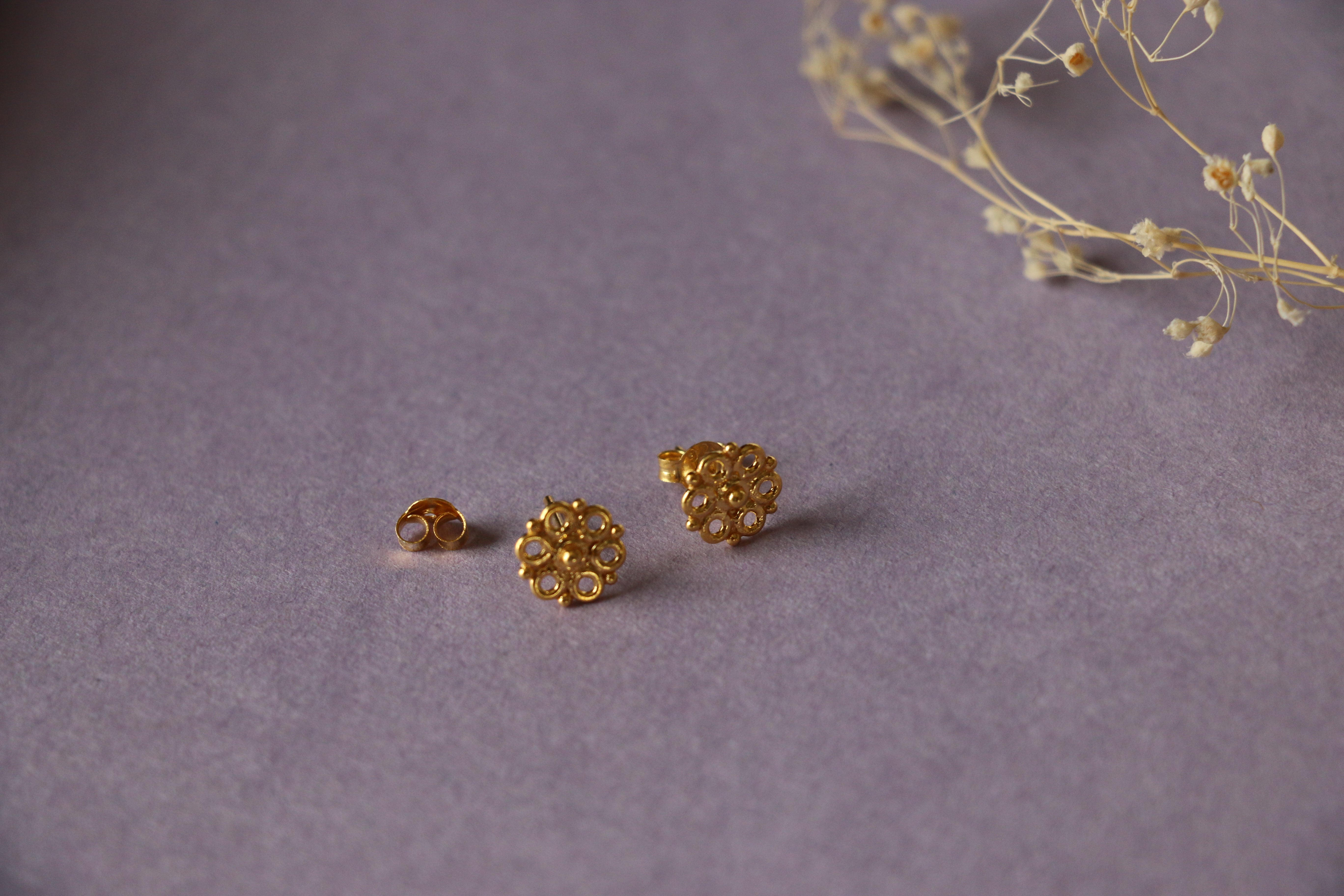 6 petal flower ear studs