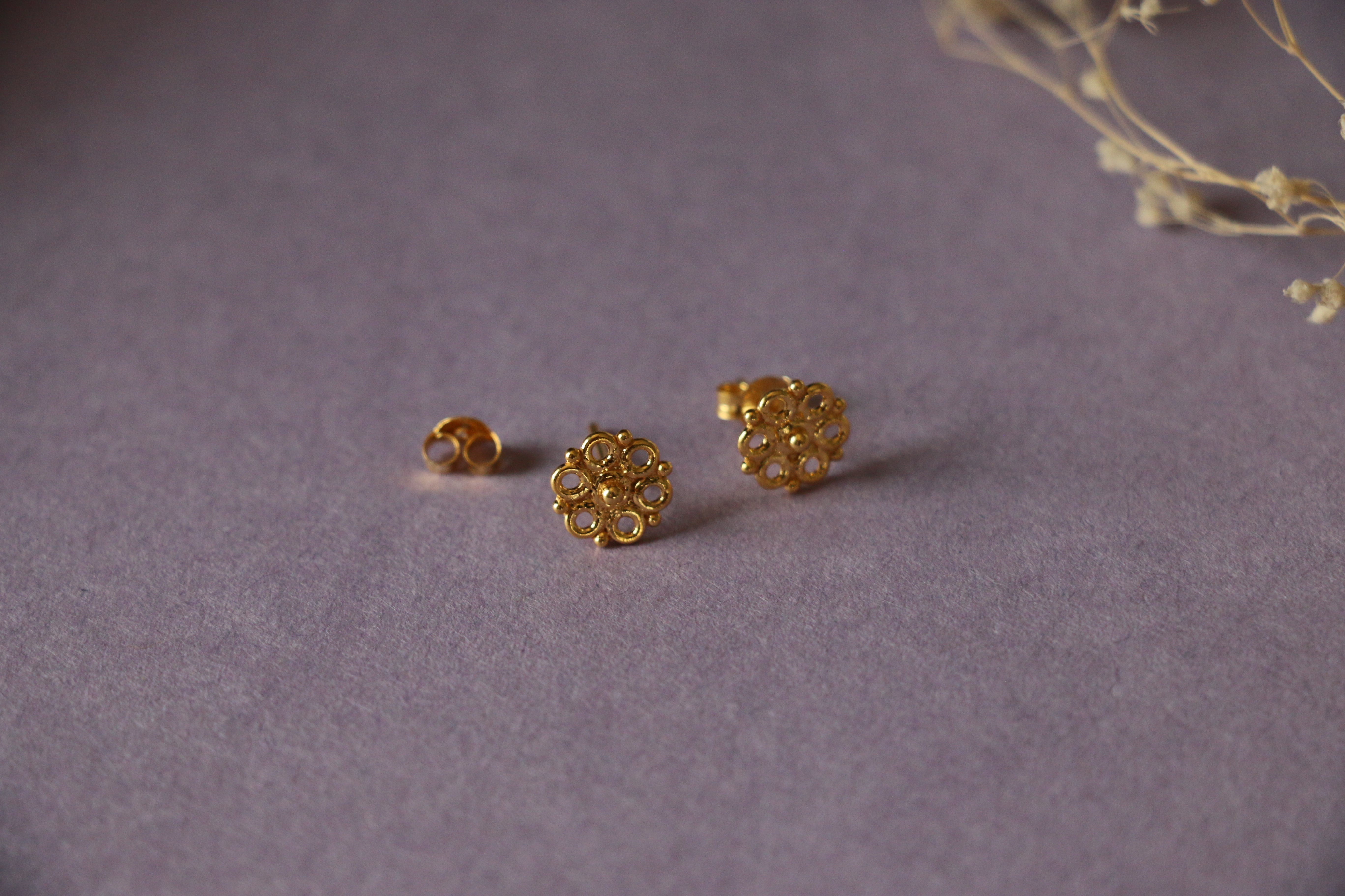 6 petal flower ear studs