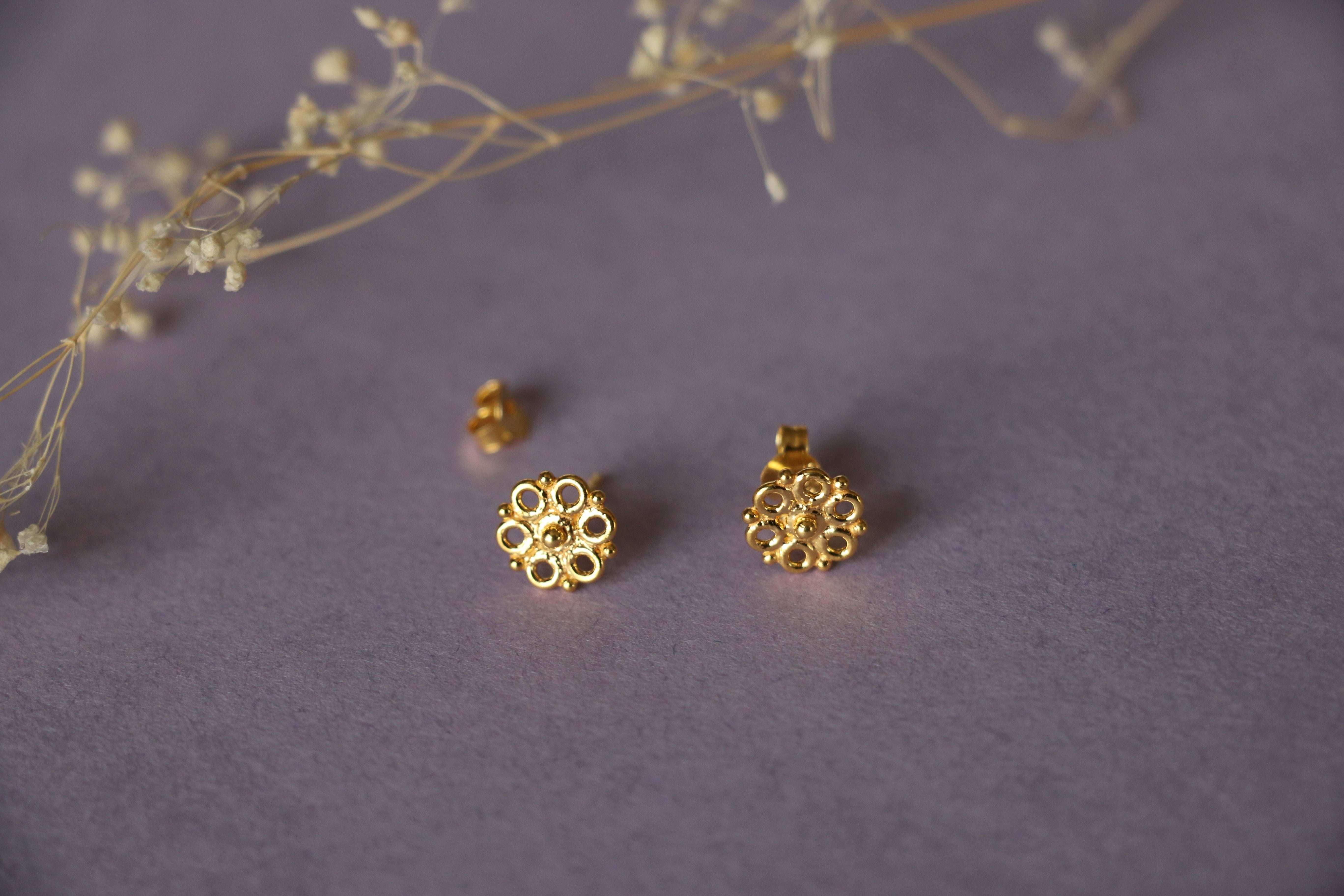 6 petal flower ear studs