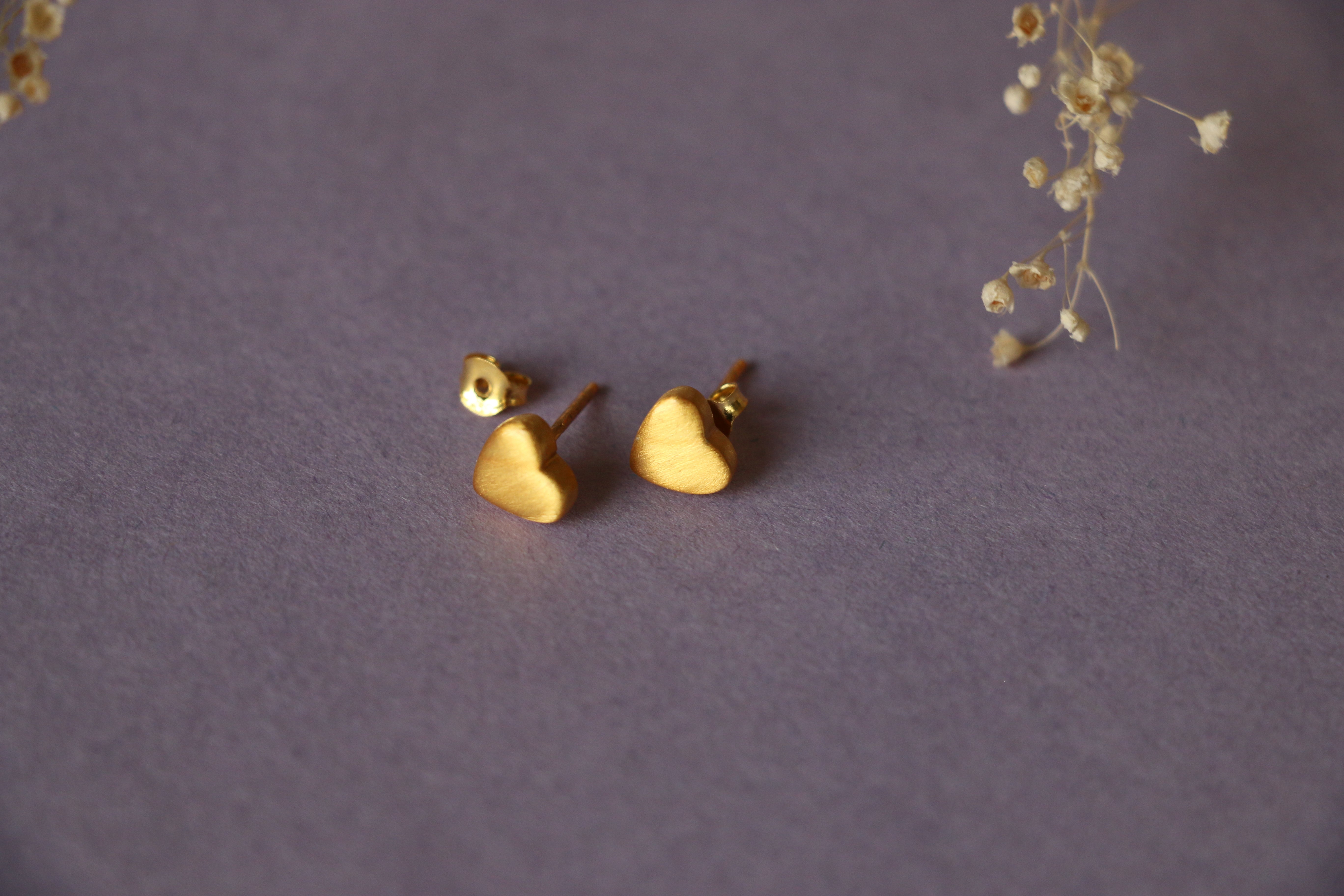 Matte heart ear studs