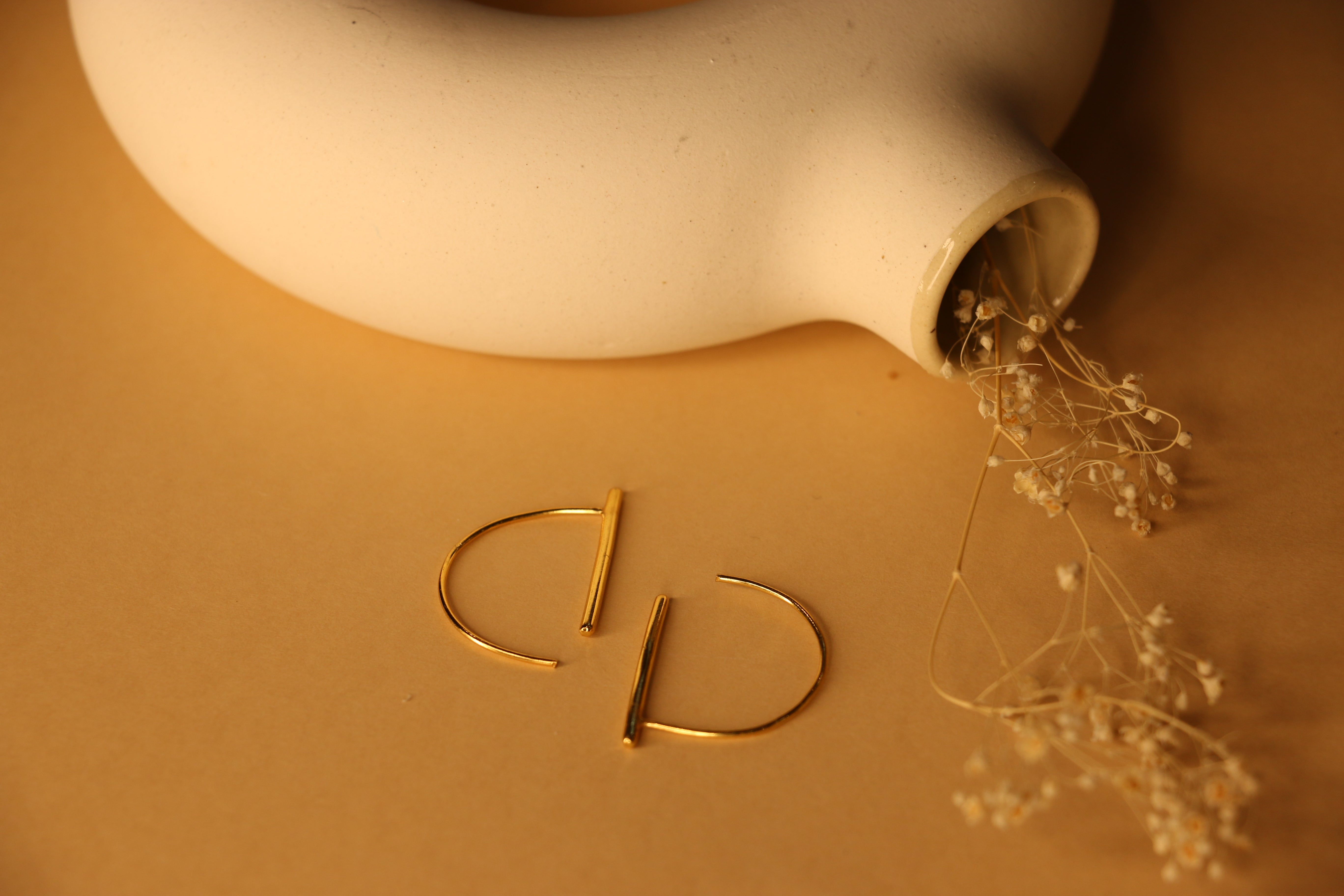 D shaped semi ear hoops