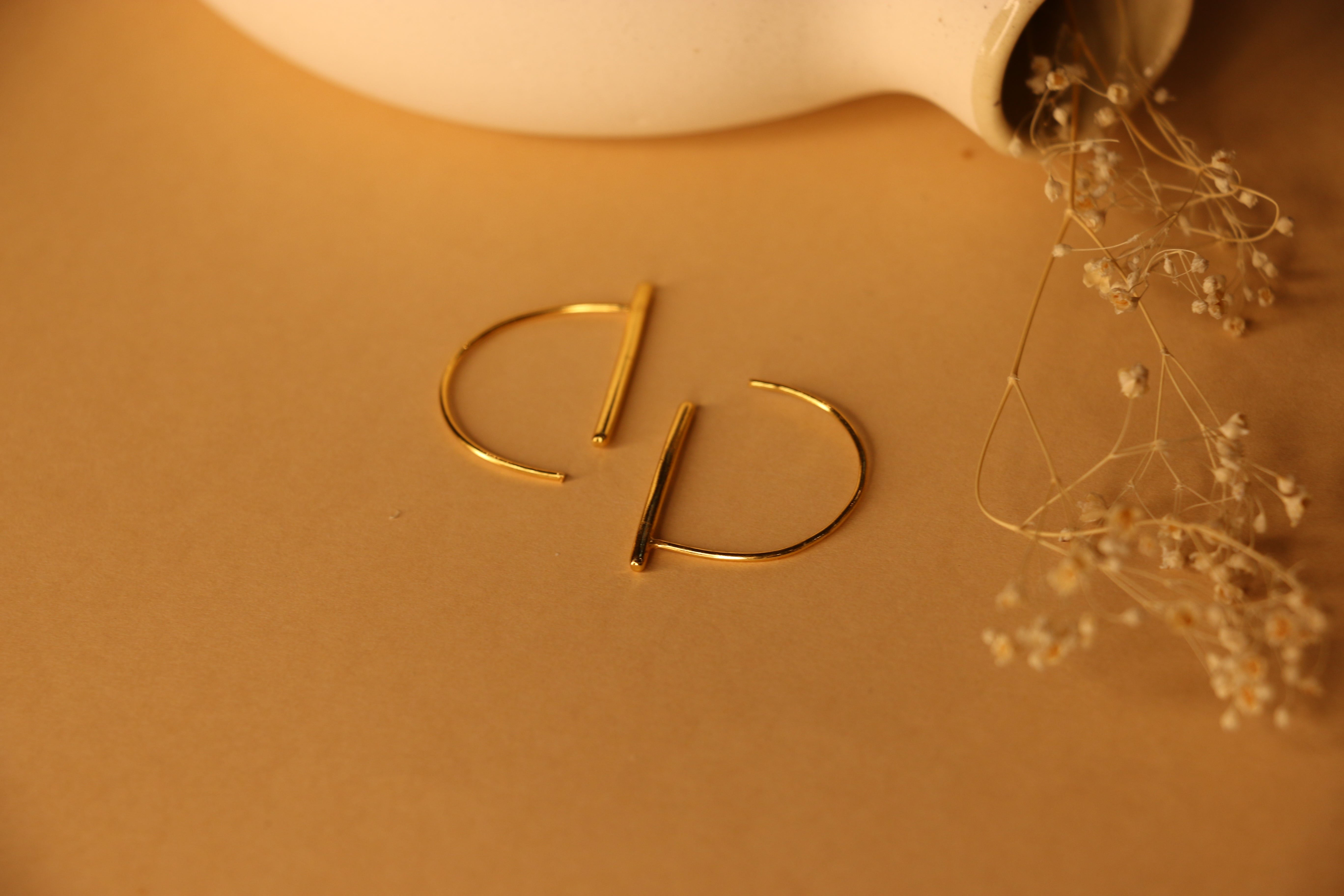 D shaped semi ear hoops