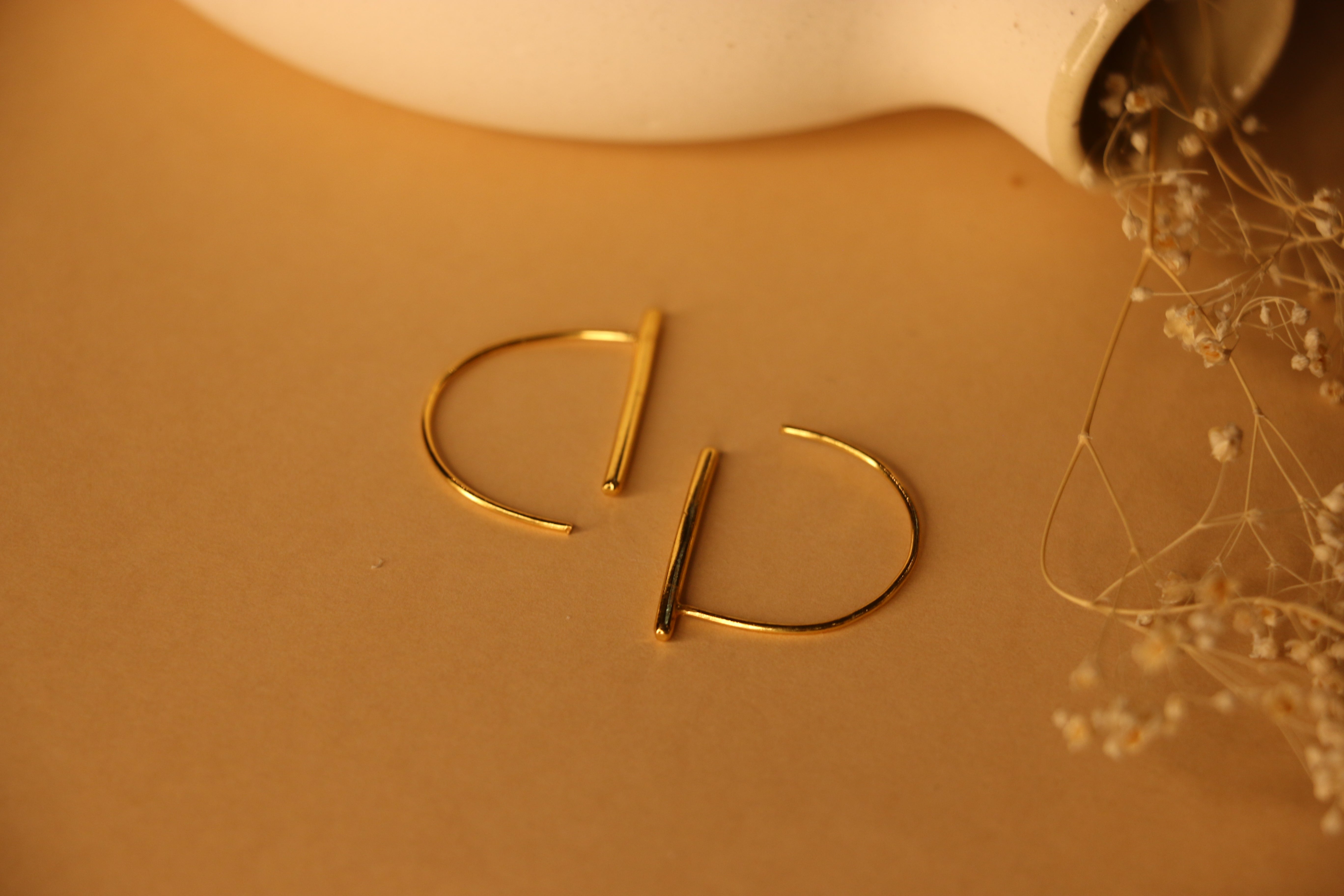 D shaped semi ear hoops