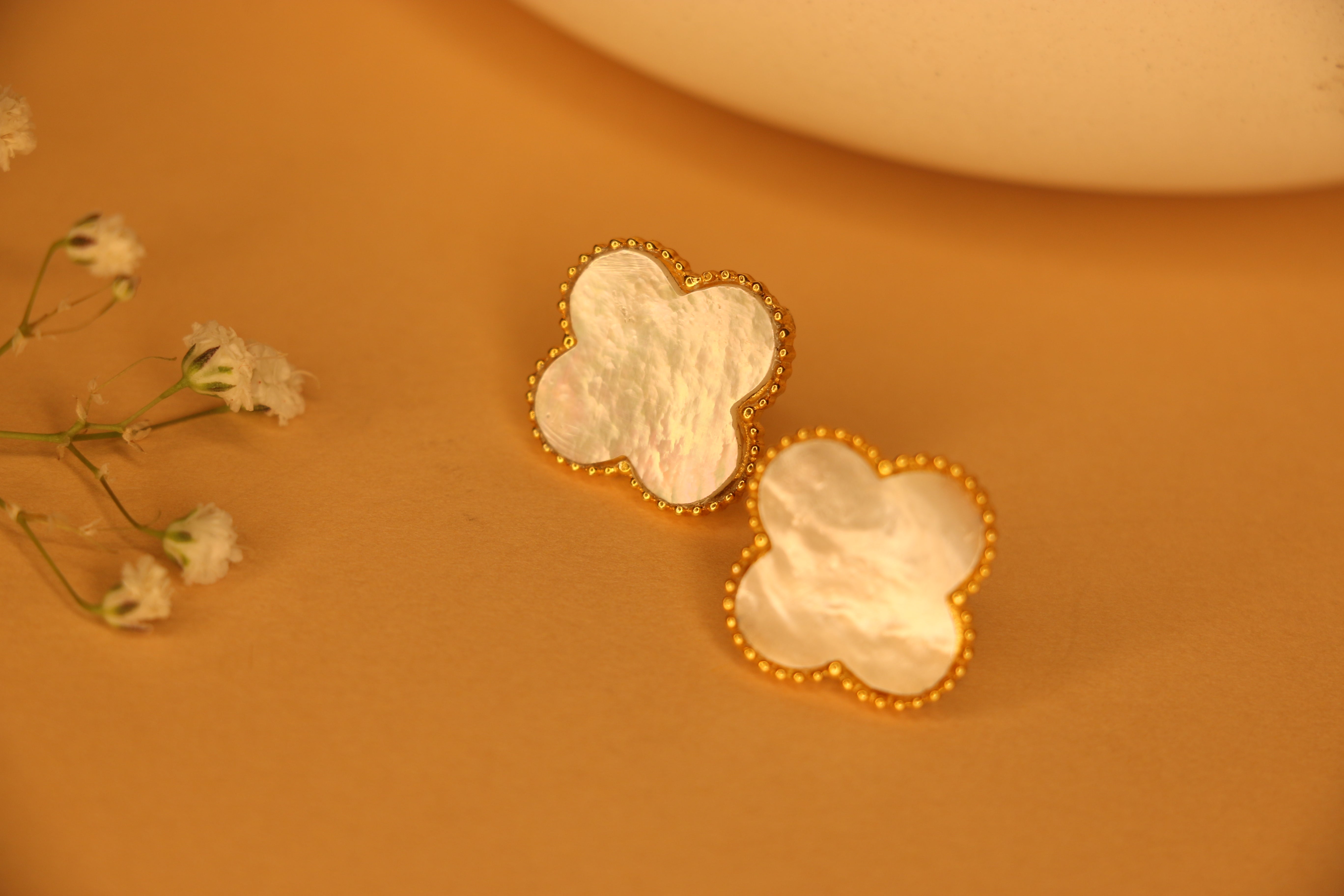 MOP clover ear studs