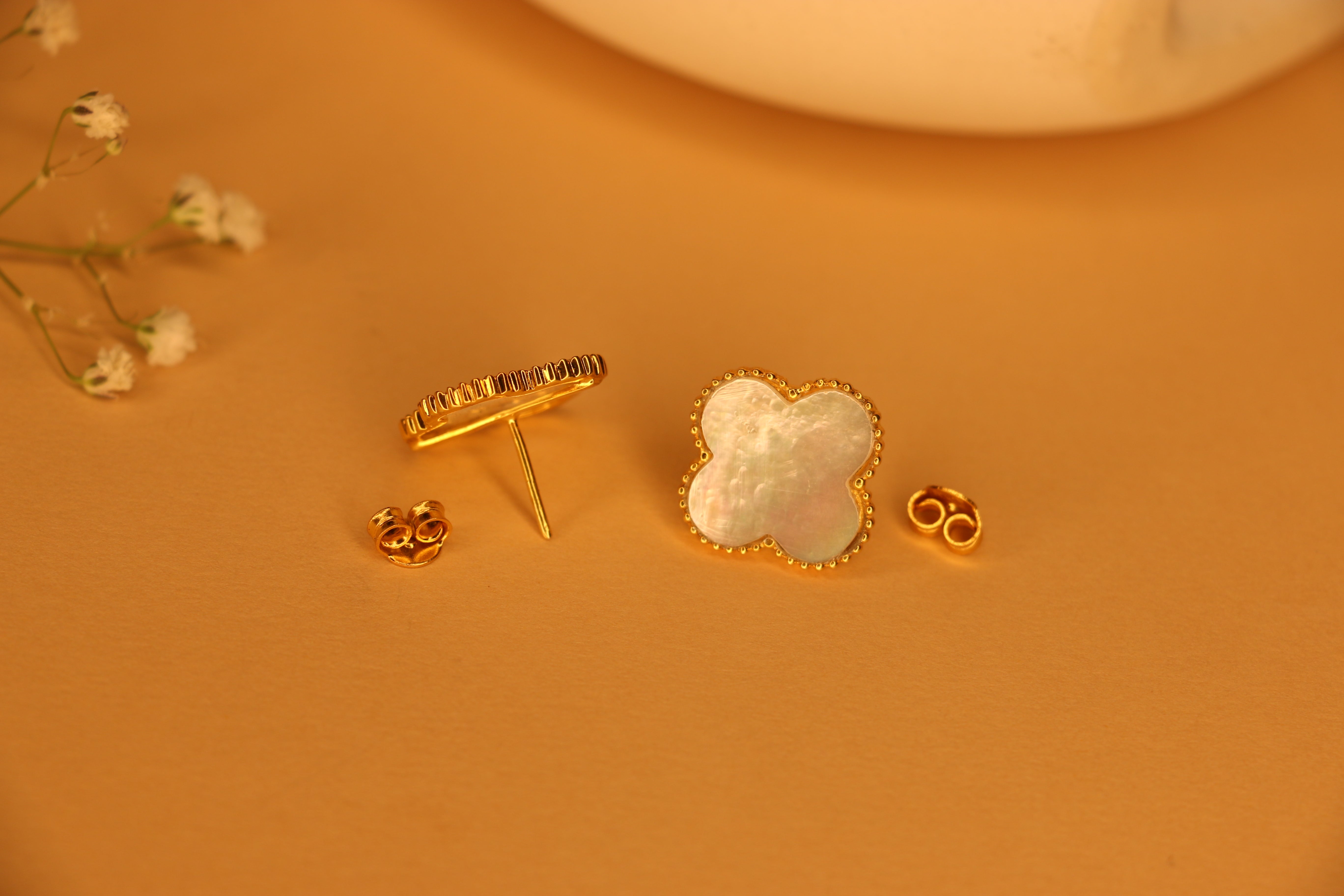 MOP clover ear studs