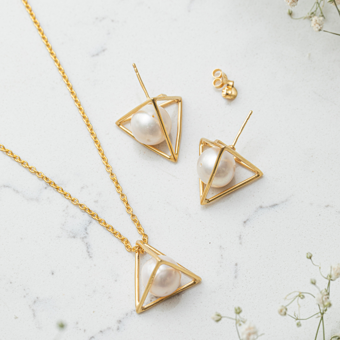 Pyramid Necklace Set