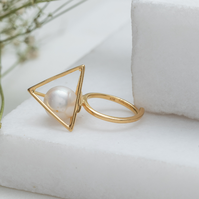 Pyramid Ring