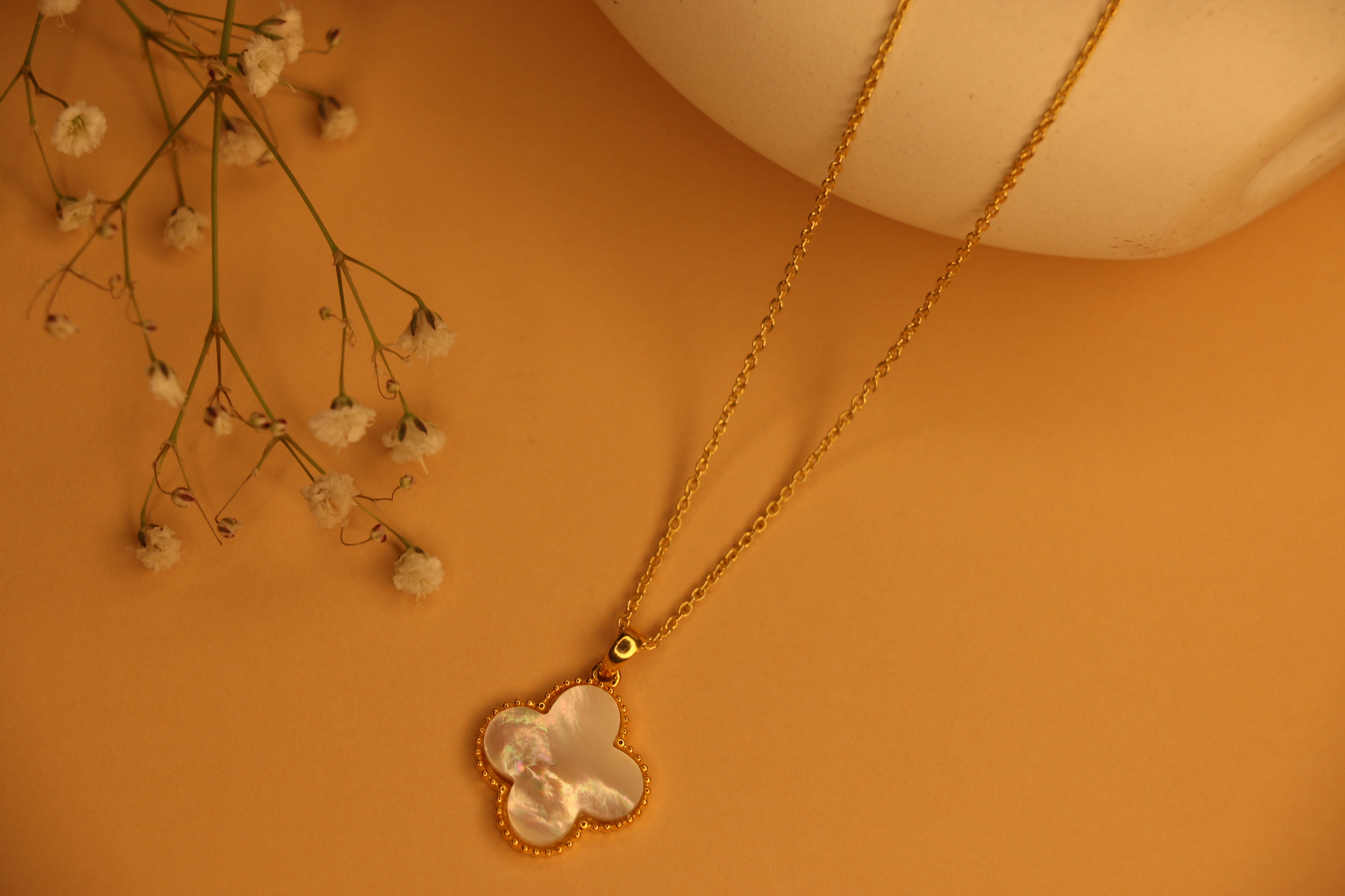 Mop charm clover necklace