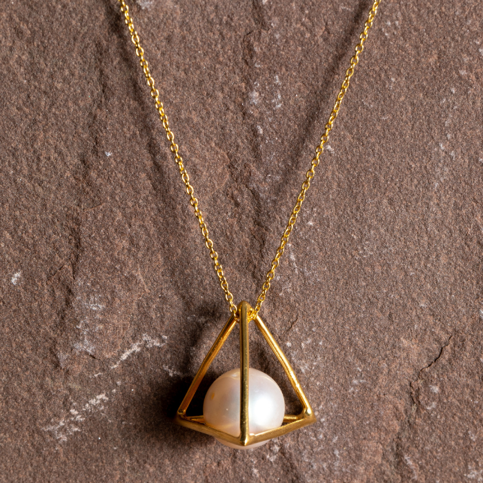 Pyramid necklace top